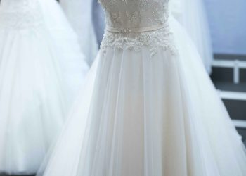 What Style of Wedding Dresses Are There?